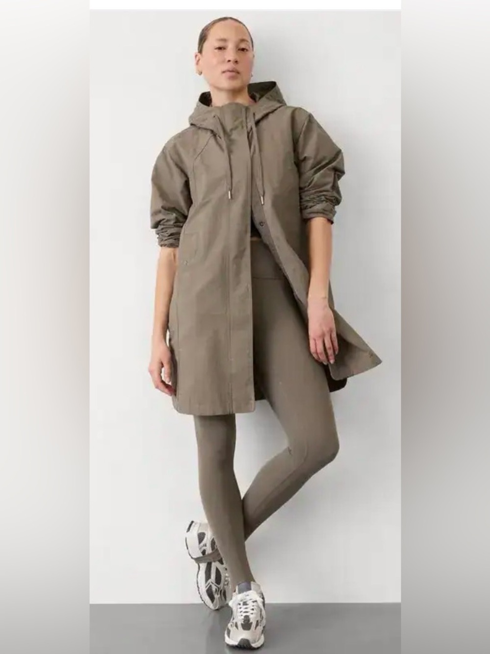 Athleta Everyday Anorak Women's Lightweight Hooded Coat in Taupe